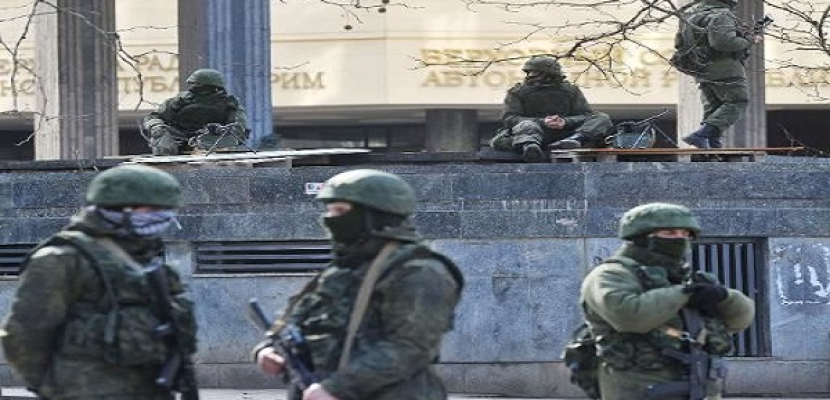 أوكرانيا تخطط لإجلاء جنودها من القرم وتفرض تأشيرة على المواطنين الروس
