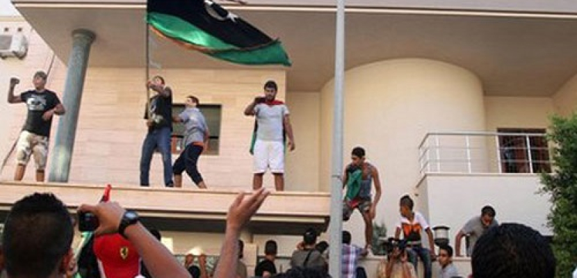 محتجون في طرابلس يقتحمون مقر “المؤتمر الوطني العام”