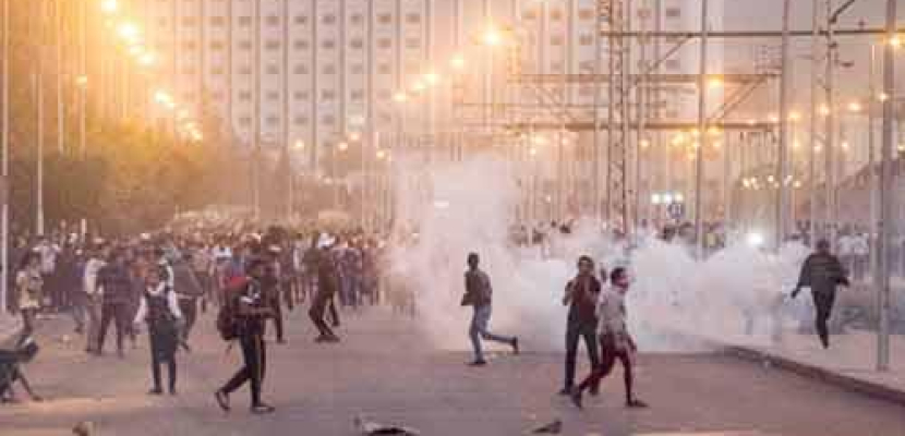 الأمن يفرق الوايت نايتس أمام استاد القاهرة ويلقى القبض على 15