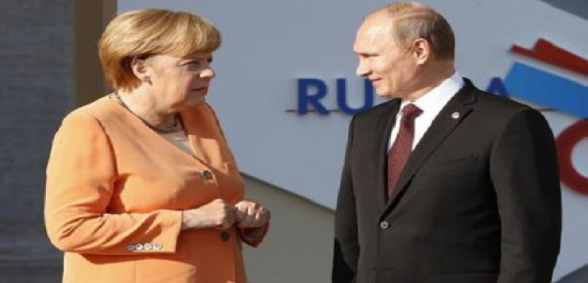 بوتين لميركل: تحركات روسيا بشأن أوكرانيا مناسبة