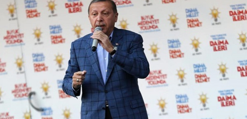 أردوغان يتهم معارضوه بأنهم محامون لنظام بشار الأسد بسوريا والسيسي بمصر