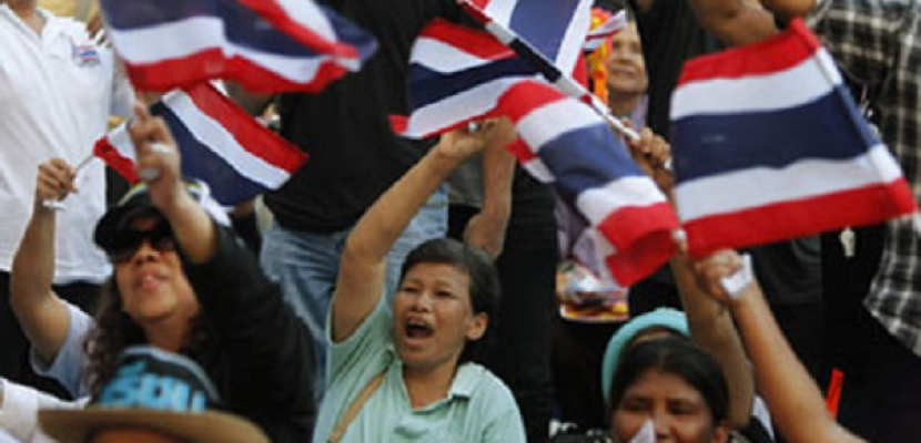 آلاف المتظاهرين ينظمون مسيرة مناوئة للحكومة فى بانكوك