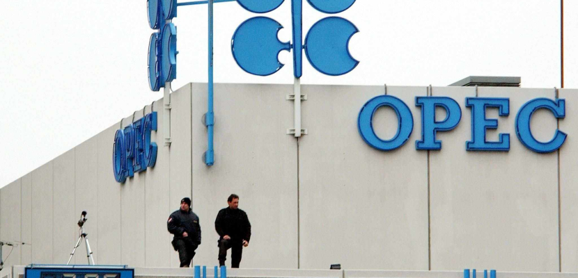 أوبك+ تجتمع السبت لبحث تمديد خفض انتاج النفط