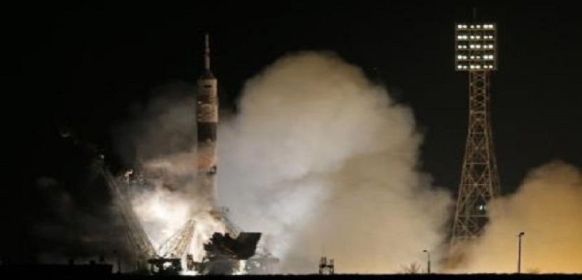 طاقم روسي-امريكي يصل متأخرا الي المحطة الفضائية الدولية