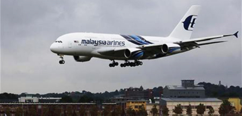 توسيع عمليات البحث عن الطائرة الماليزية وتوقعات بانحرافها عن المسار