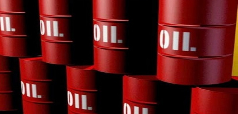 النفط يهبط بفعل توقعات ضعيفة للطلب وانحسار مخاوف أوكرانيا