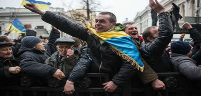 المحكمة الدستورية في أوكرانيا توافق على قانون يمنح الشرق حكما ذاتيا أوسع