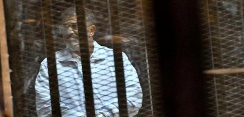 استئناف محاكمة مرسي في قضية وادي النطرون الثلاثاء