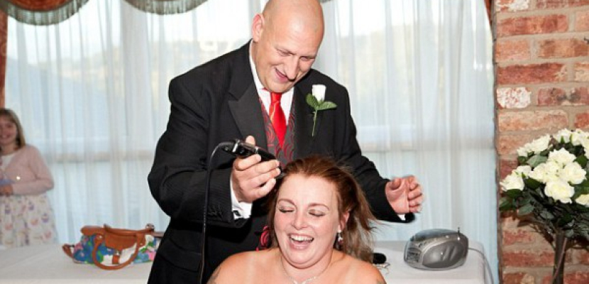 يحلق شعر عروسته بالكامل في يوم الزفاف