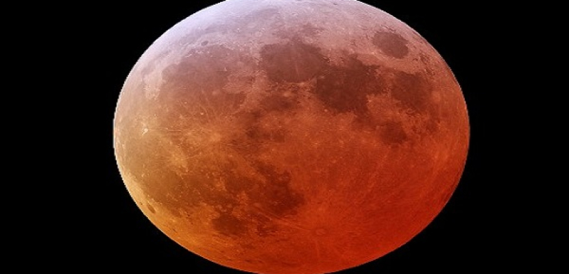ليلة فلكية بين خسوف القمر واقتراب المريخ واكتمال هلال الشهر الهجري