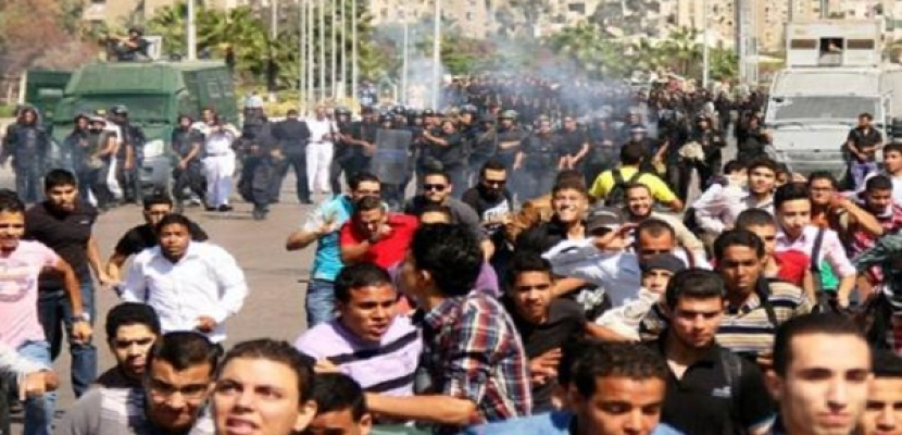 إصابات بين الطلاب وأعضاء التدريس بجامعة الأزهر بسبب قنابل الغاز