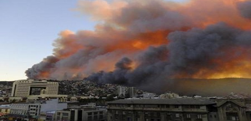 ثمانية قتلى في حريق دمر 500 منزل في ميناء فالباريسو بتشيلي