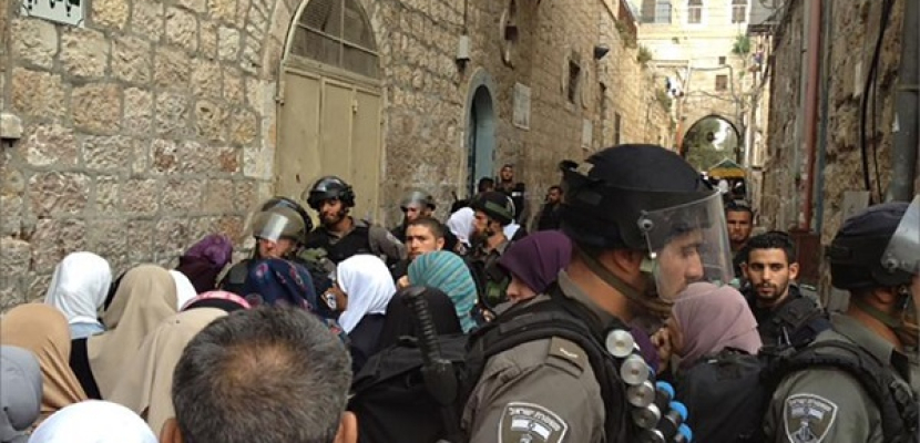 الشرطة الإسرائيلية تشتبك مع فلسطينيين في الحرم القدسي
