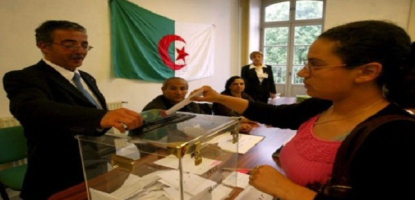 انطلاق مسيرة للمطالبة بمقاطعة الانتخابات بالجزائر