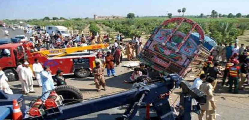 42 قتيلا على الأقل في حادث سير بباكستان