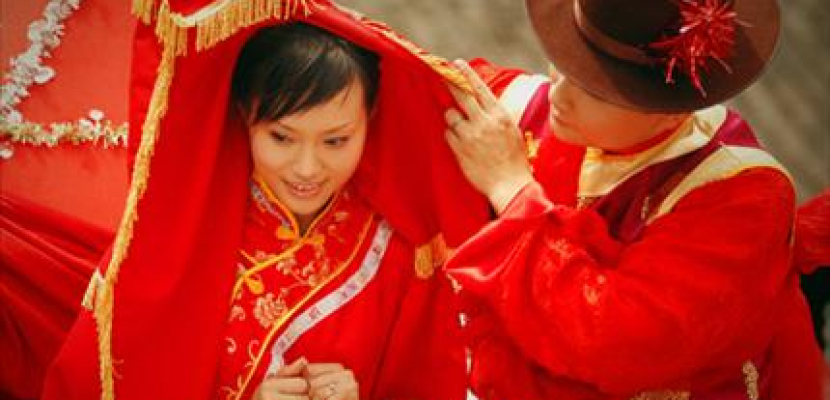 عريس صيني يستبدل عروسه بشقيقتها في حفل الزفاف