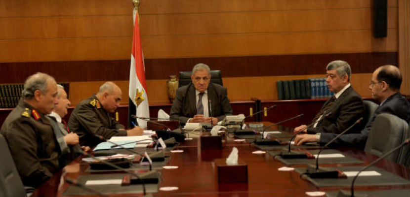 الحكومة تطالب المصريين في ليبيا بتوخي الحذر وتدين الزج باسم مصر في الأزمة