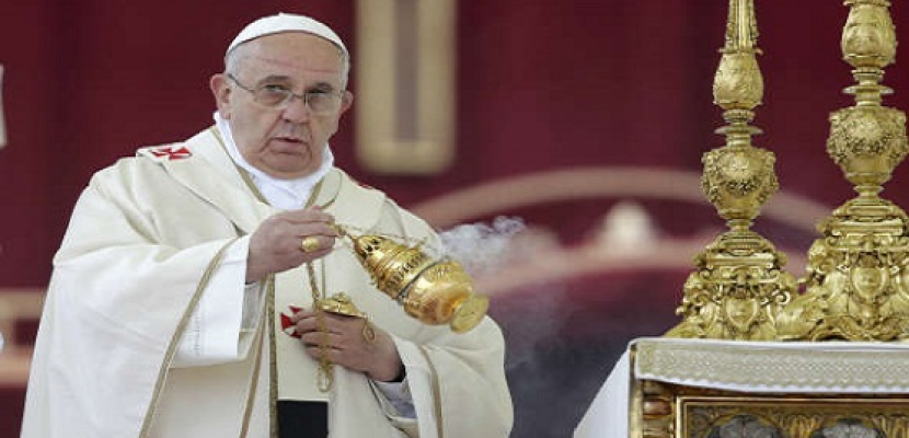 بابا الفاتيكان يدعو للمسيحيين المضطهدين فى العراق