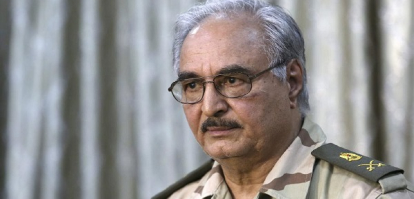 اللواء حفتر : مصر لم ترسل طائرات أو أفرادا إلى ليبيا