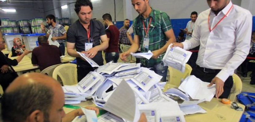 العراق يواصل عملية الفرز اليدوي لأصوات الانتخابات التشريعية