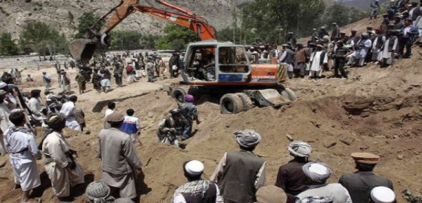 انهيار أرضي يحاصر الآلاف في أفغانستان ومخاوف من مقتل مئات