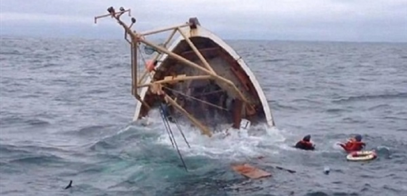 غرق وفقدان 9 أشخاص إثر انقلاب قارب صيد في شرق إندونيسيا