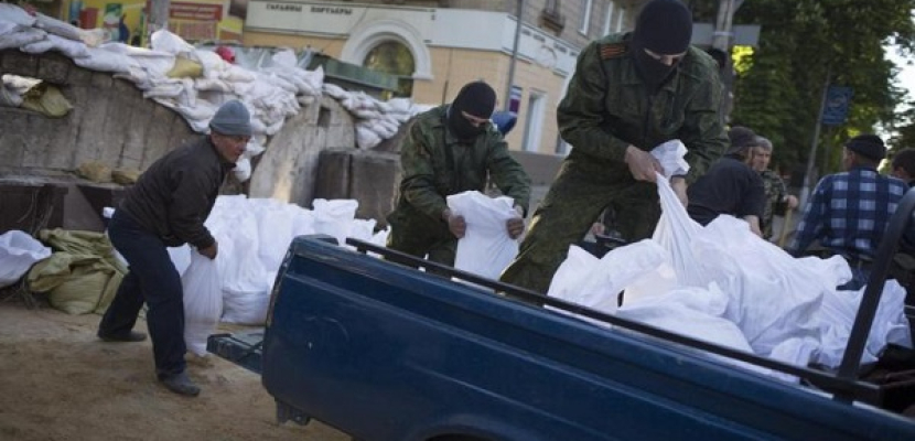 انفصاليو شرقي أوكرانيا يرفضون تأجيل الاستفتاء