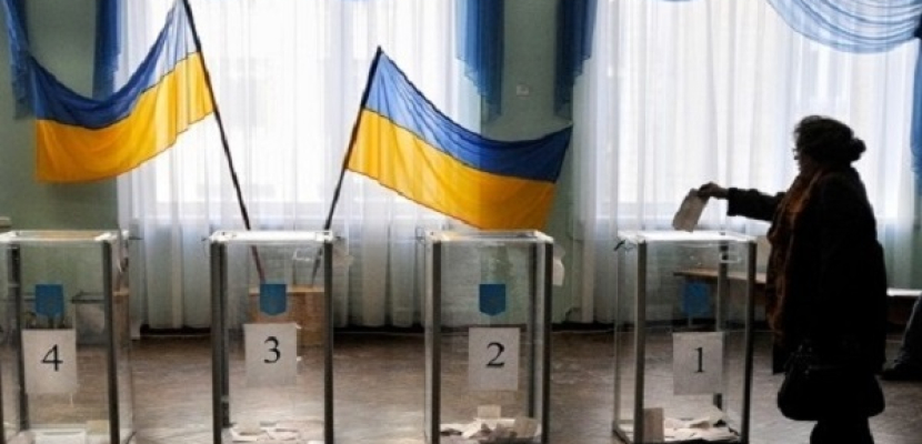 الأوكرانيون يصوتون لانتخاب رئيس.. والإقتراع مهدد في الشرق