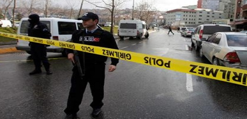 وضعهما شخص ملثم.. انفجار قنبلتين صوتيتين أمام مقر للشرطة بإسطنبول