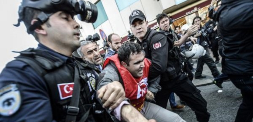 اعتقال 339 شخصًا وإصابة 50 آخرين خلال عيد العمال بتركيا