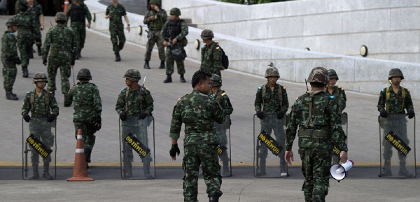 الجيش التايلاندي يعلق الدستور وقائده يرأس مجلسا عسكريا حاكما