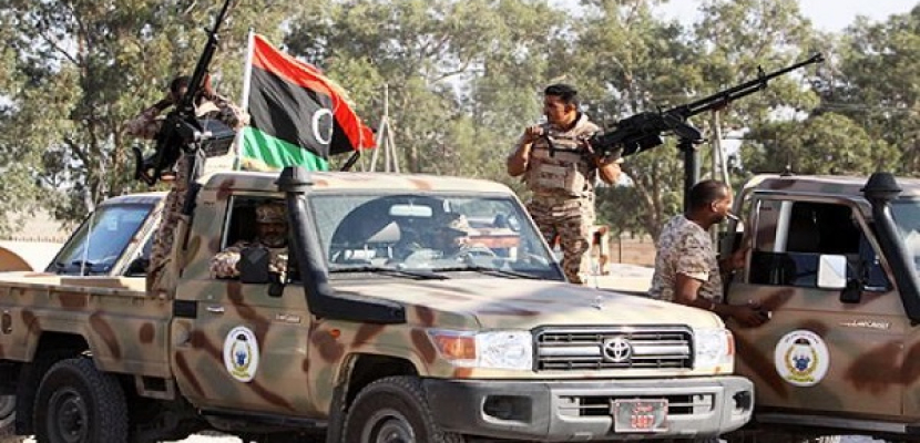 طائرات حربية تابعة للجيش الليبى تستهدف رتلا عسكريا غرب بنغازى