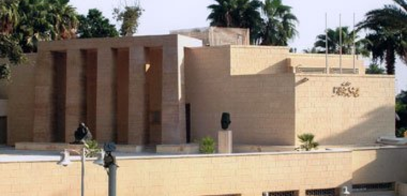 عرب يفتتح المعرض السنوى لإنتاج مراسم سيوة بمتحف محمود مختار