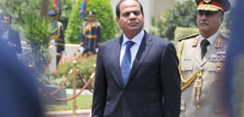 الرئيس السيسي يلتقي الرئيس السوداني عمر البشير فور وصوله الخرطوم