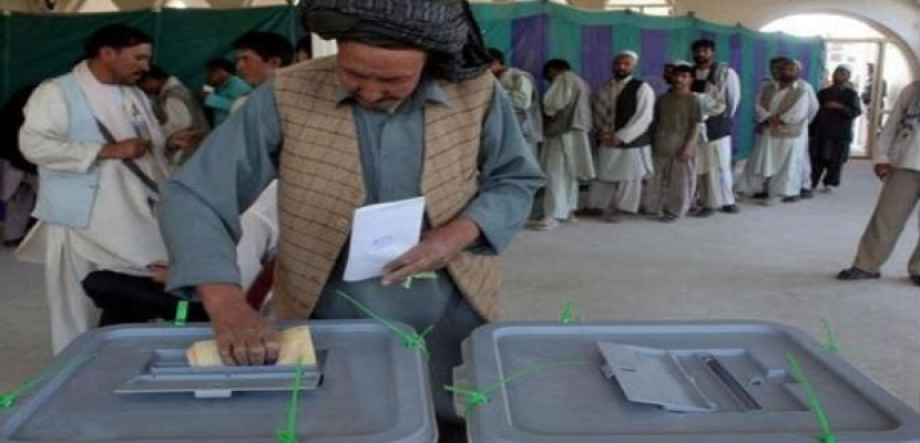 مرشحا الرئاسة الأفغانية يوقعان اتفاقا لتشكيل حكومة وحدة وطنية