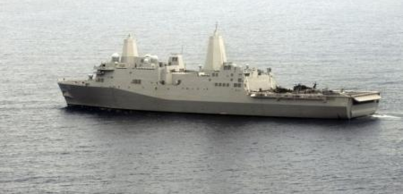 سي.إن.إن: سفينة أمريكية على متنها 550 من مشاة البحرية تدخل الخليج
