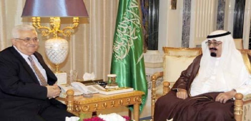 العاهل السعودي يبحث مع الرئيس الفلسطيني الأوضاع في غزة