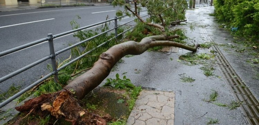 إعصار قوي في اليابان يودي بحياة 5 أشخاص وإصابة 45 آخرين