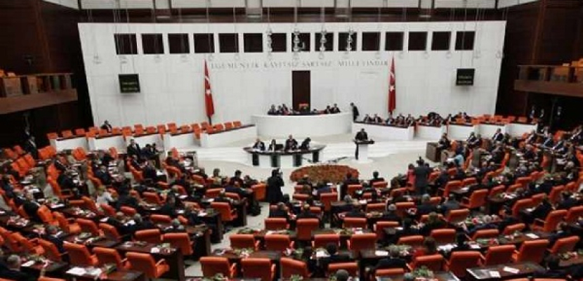 البرلمان التركى يعطى اعترافا قانونيا لمحادثات السلام مع الأكراد
