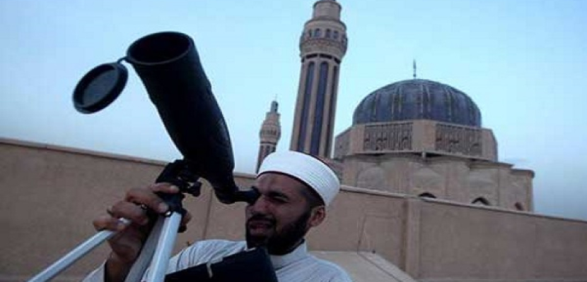 دار الإفتاء تستطلع رؤية الهلال للإعلان عن أول أيام عيد الفطر غداً