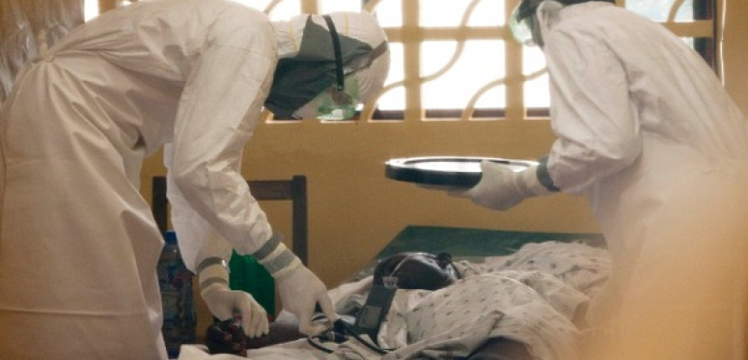 ليبيريا تبدأ استخدام دواء تجريبي لعلاج ثلاثة أطباء مصابين بالإيبولا