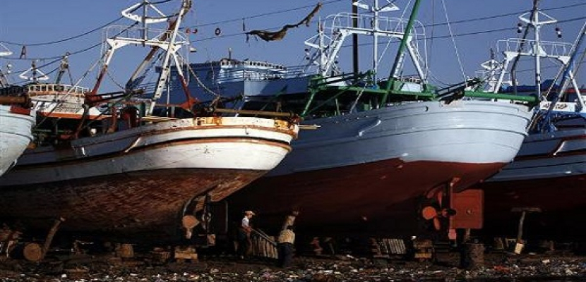 تونس تحتجز 18 بحارا مصريا بسبب “الصيد غير المشروع”