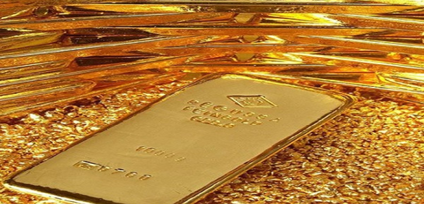 الذهب يستقر دون 1300 دولار مع صعود الدولار بفعل بيانات أمريكية