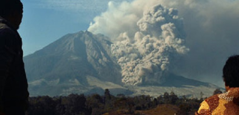 إغلاق المجال الجوي لمطار بالي في إندونيسيا بسبب رماد بركاني