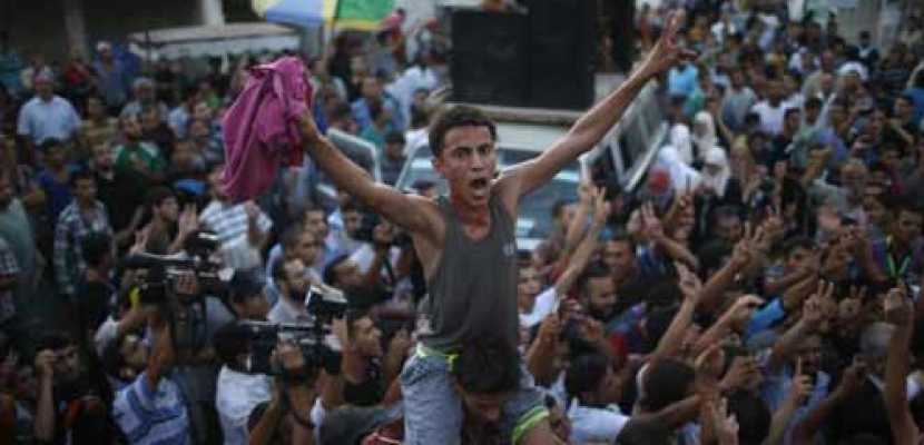مسيرات حاشدة بقطاع غزة للتنديد بتقليص خدمات الأونروا للاجئين