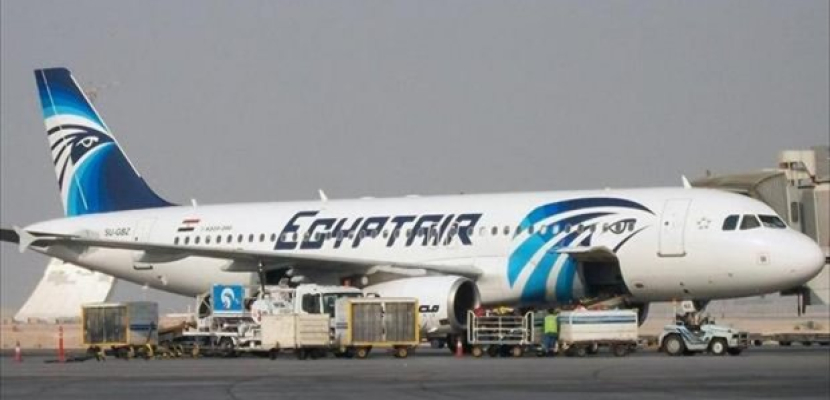 مطار القاهرة يستقبل طائرتين تقلان 528 مصريا عائدين من ليبيا