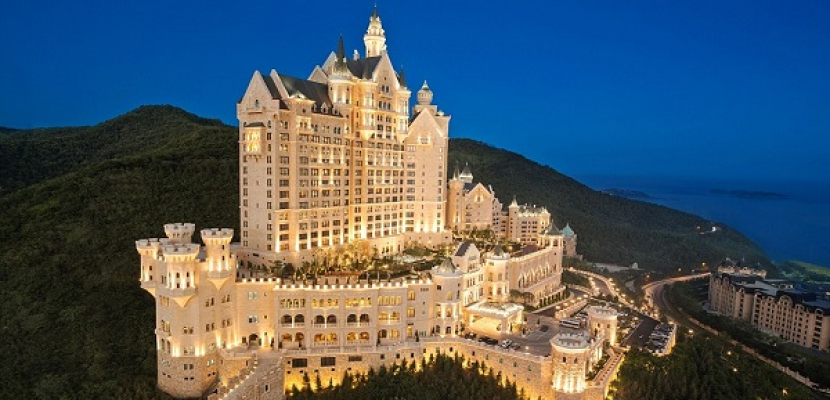 13 ألف استرليني لقضاء ليلة في «فندق القلعة» بـ «مدينة الرومانسية»