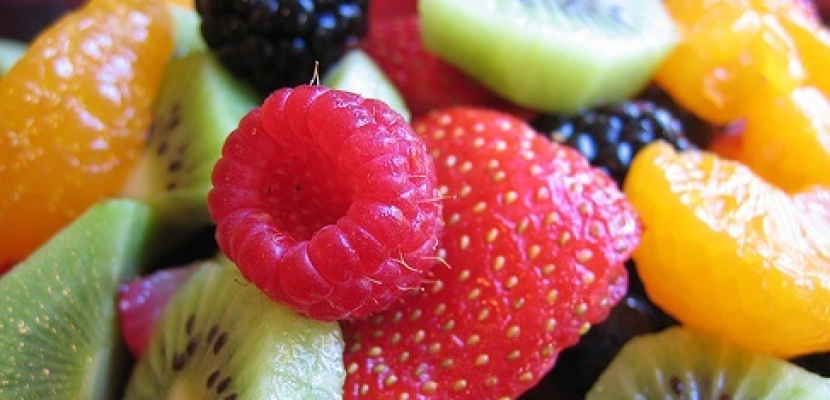 تناول الفواكه يوميا يقلص الإصابة بالجلطة الدماغية