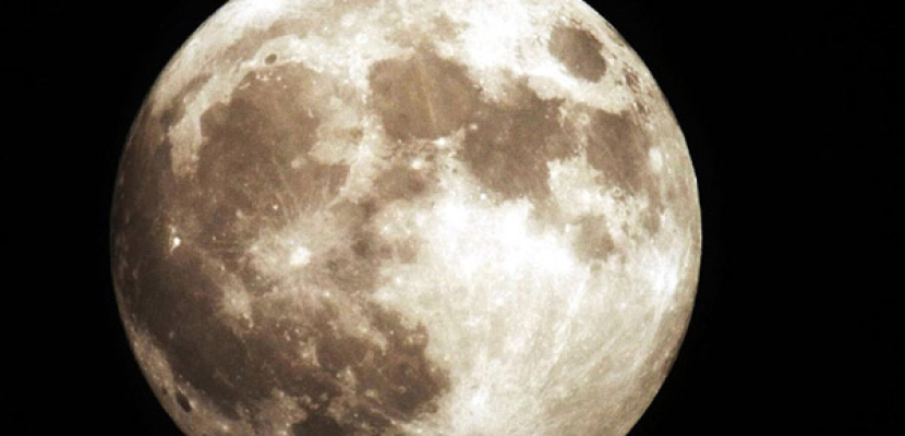 البحوث الفلكية: القمر السوبر يضىء سماء القاهرة غدا