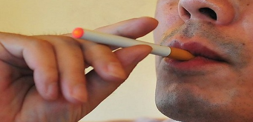مليون ونصف مليون فرنسى يستخدمون السيجارة الإلكترونية